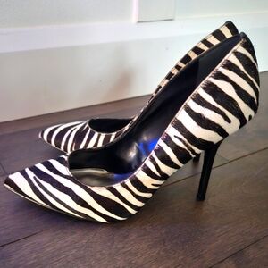 GUESS 🦓 zebra heels 6.5